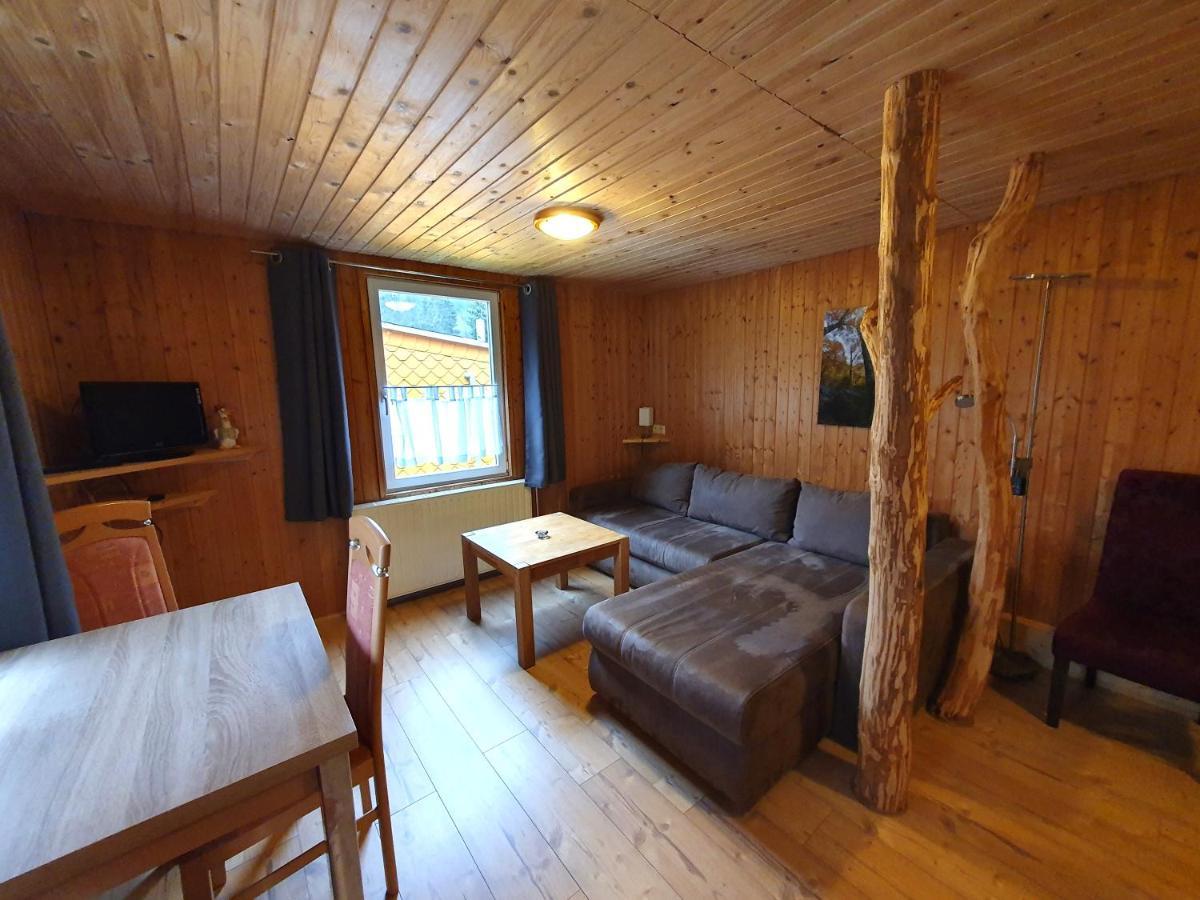 Ferienhaeuser & Bungalows - Naturcamp Meyersgrund Im Thueringer Wald الميناو الغرفة الصورة